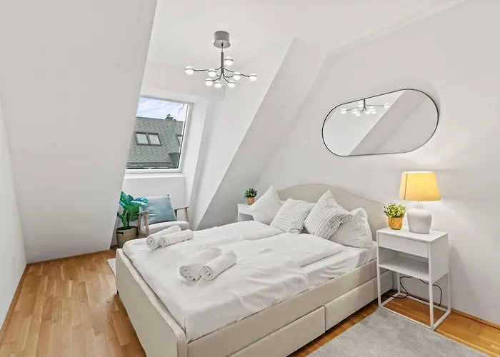 Апартаменти Fast Wifi - 3 Min Walk To Metro - On-site Parking For 19,90 Eur *
