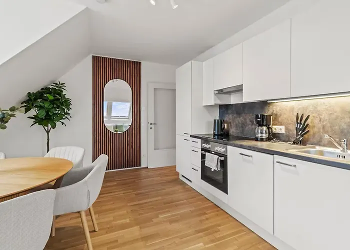Апартаменти Fast Wifi - 3 Min Walk To Metro - On-site Parking For 19,90 Eur