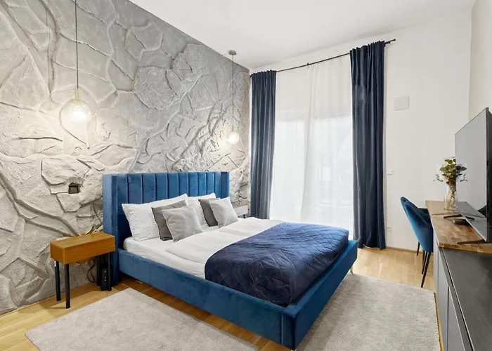 Апартаменти Fast Wifi - 3 Min Walk To Metro - On-site Parking For 19,90 Eur *